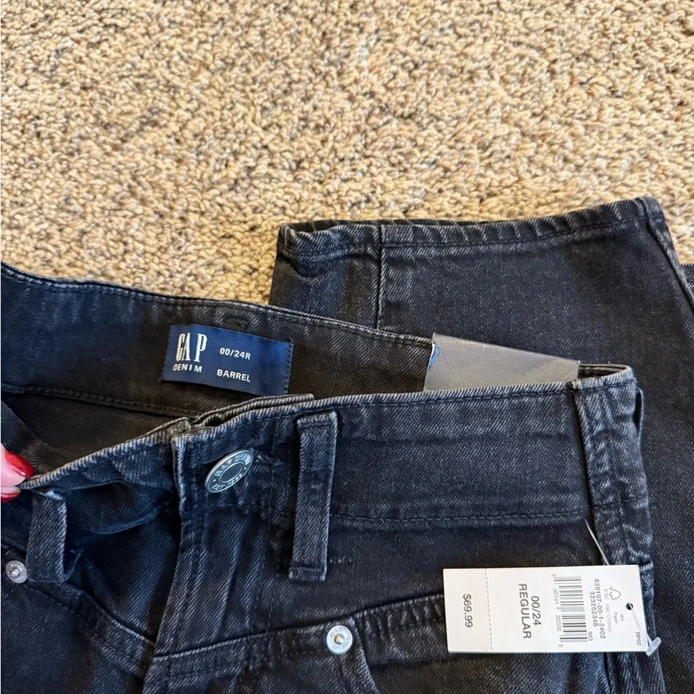 GAP Women's Black Barrel Jeans - Picture 3 of 3